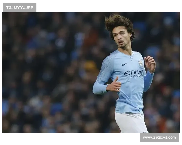 曼城7号为何选择后卫位置背后的战略考量与意图解析